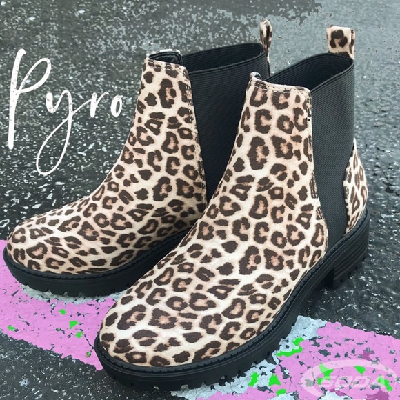 Soda Shoes - 1 Left! Soda Cheetah Animal Print Lug Sole Bootie